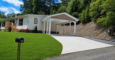 Mobile Home at 429 West Sunshine Lane Hendersonville, NC 28792