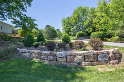 Photo 3 of 13 of home located at 429 West Sunshine Lane Hendersonville, NC 28792