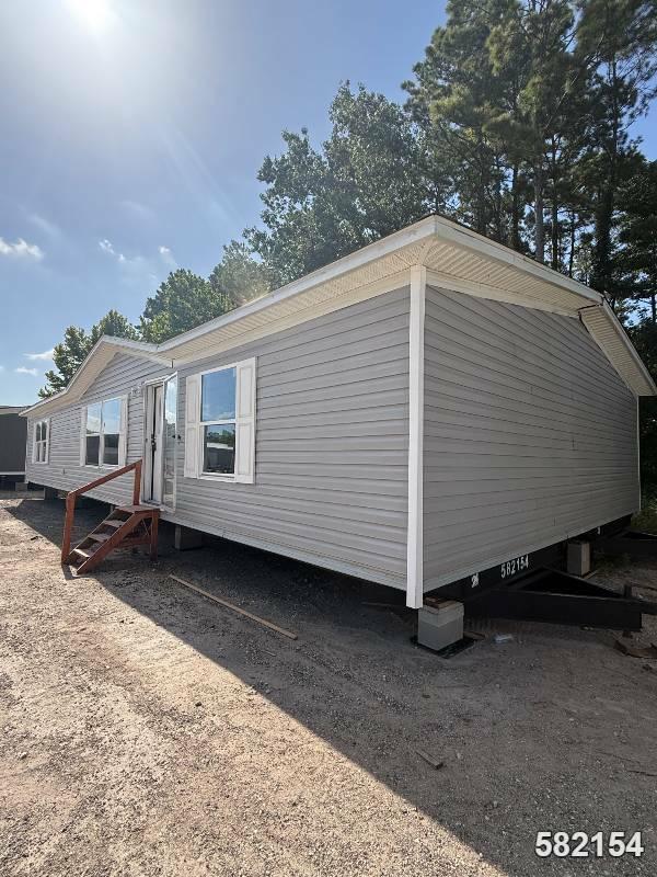 Photo 1 of 2 of home located at Clearance Homes Of Texas 18224 Us Highway 59 New Caney, TX 77357
