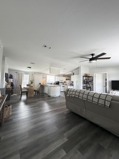 Photo 2 of 18 of home located at 629 Tropical Ave. Davenport, FL 33897