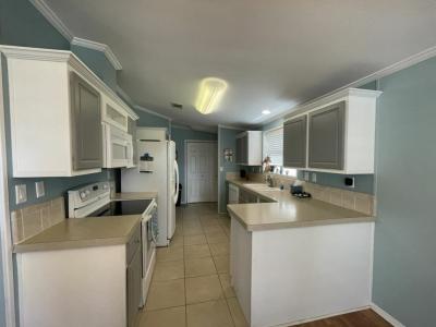 Photo 4 of 20 of home located at 13317 Sea Breeze Lane Grand Island, FL 32735