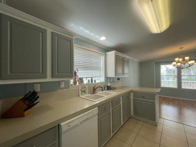 Photo 5 of 20 of home located at 13317 Sea Breeze Lane Grand Island, FL 32735