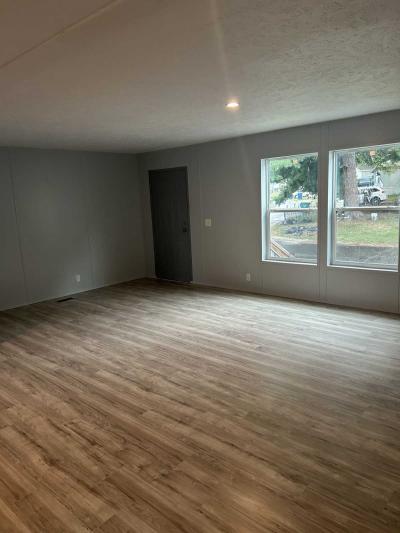 Photo 3 of 17 of home located at English Village Park #181 Nixa, MO 65714