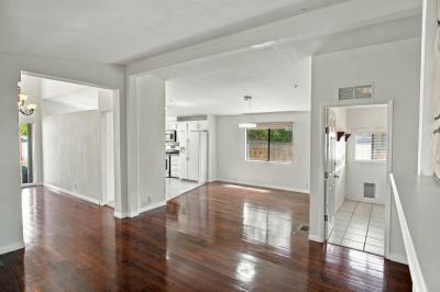 Photo 3 of 18 of home located at 13691 Gavina Avenue, Space 533 Sylmar, CA 91342