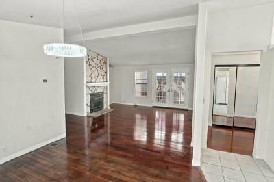 Photo 4 of 18 of home located at 13691 Gavina Avenue, Space 533 Sylmar, CA 91342