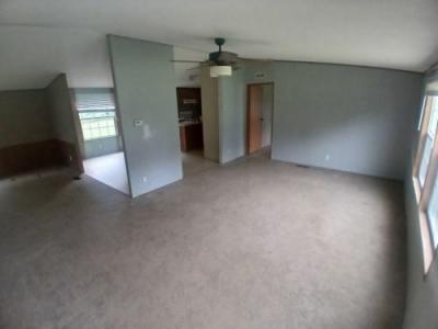 Photo 3 of 13 of home located at 895 Tubbs Road Benton, KY 42025