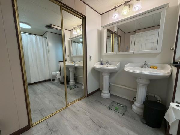 1973 Broadmore 16B3 Mobile Home