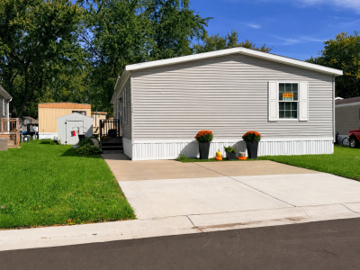 Photo 2 of 10 of home located at 128 Burr Oak Drive Coopersville, MI 49404