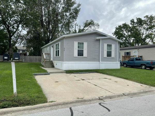 2021 Champion Home Builders, Inc Mobile Home For Sale