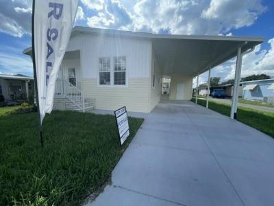 Photo 5 of 17 of home located at 137 East Sterling Way Leesburg, FL 34788