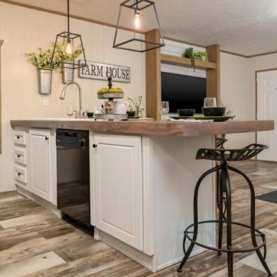 Photo 4 of 8 of home located at 2319 Greensburg Rd #36 Campbellsville, KY 42718