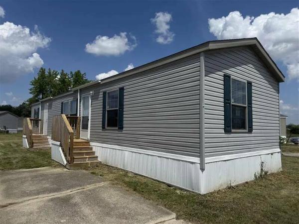 Photo 1 of 2 of home located at 2220 Dunkelburg Rd Lot#921 Fort Wayne, IN 46819