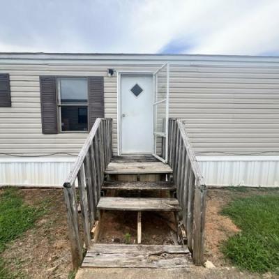 Photo 3 of 25 of home located at 91 Teasley Lane Lavonia, GA 30553