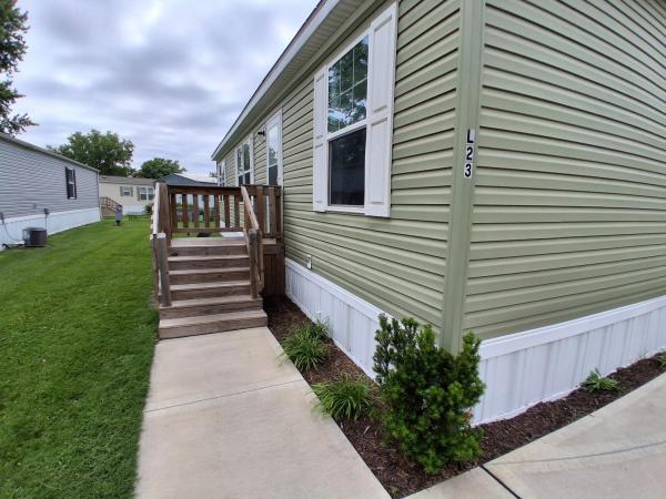 Photo 1 of 2 of home located at 17311 E Us Hwy 40 Independence, MO 64055