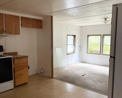 Photo 4 of 10 of home located at 89510 HWY 101 Sp. #12 Florence, OR 97439