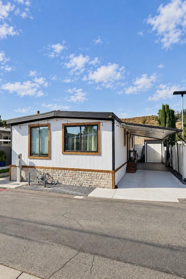 1971 LYNBROOK Mobile Home For Sale
