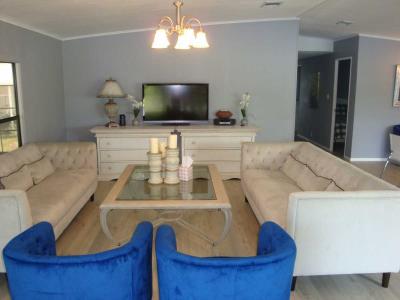 Photo 4 of 24 of home located at 1644 Columbus Circle Naples, FL 34110