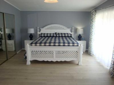 Photo 5 of 24 of home located at 1644 Columbus Circle Naples, FL 34110