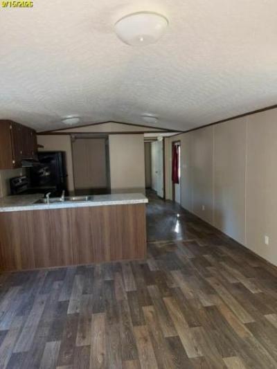 Photo 4 of 11 of home located at 4683 State Route 43 Joplin, MO 64804