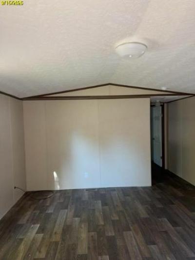 Photo 5 of 11 of home located at 4683 State Route 43 Joplin, MO 64804