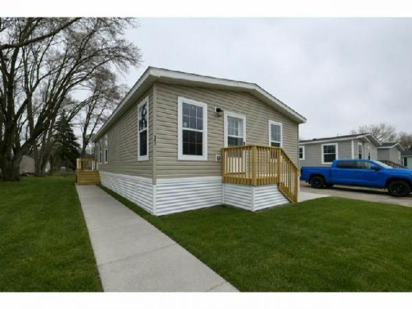 2025 Champion - Highland - Worthington Mobile Home For Sale