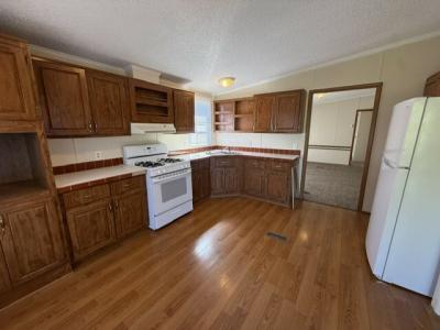 Photo 4 of 10 of home located at 303 Oak Lane Flint, MI 48506