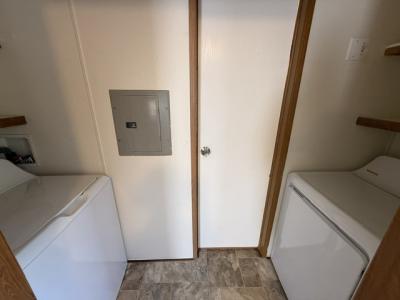 Photo 5 of 10 of home located at 303 Oak Lane Flint, MI 48506