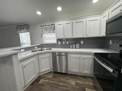 Photo 5 of 20 of home located at 329 Falcon Crest Plant City, FL 33565