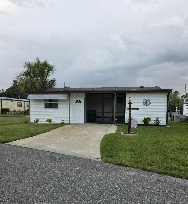 Photo 1 of 2 of home located at 7412 Harbor View Drive Lot 175 Leesburg, FL 34788