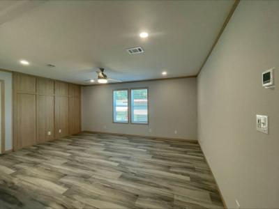 Photo 3 of 20 of home located at 13142 Grape Avenue Grand Island, FL 32735