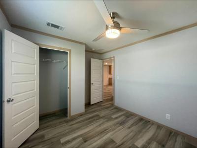 Photo 5 of 20 of home located at 13142 Grape Avenue Grand Island, FL 32735