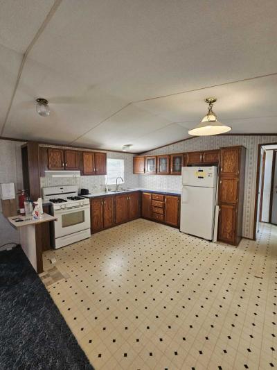 Photo 5 of 11 of home located at 340 S. Reynolds Rd., #31 Toledo, OH 43615
