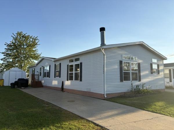 2000 Schult Mobile Home For Sale