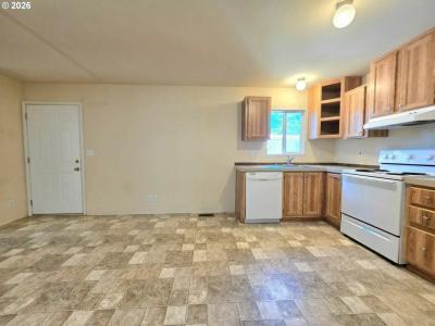 Photo 3 of 7 of home located at 1475 Green Acres Rd #82 Eugene, OR 97408