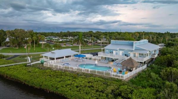 2022 Champion Homes - Homes of Merit  Mobile Home For Sale