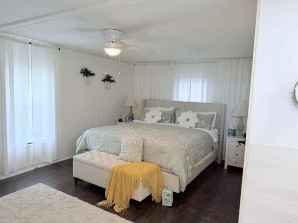 1984 TWIN Manufactured Home