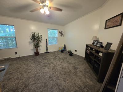 Photo 4 of 14 of home located at 949 Kathy Circle Flint, MI 48506