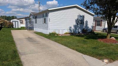 Photo 2 of 32 of home located at 25096 Canyon Cir Flat Rock, MI 48134