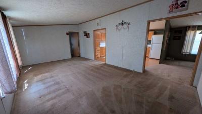 Photo 3 of 32 of home located at 25096 Canyon Cir Flat Rock, MI 48134