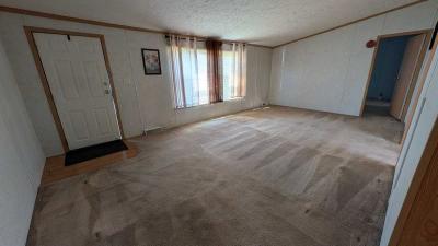 Photo 4 of 32 of home located at 25096 Canyon Cir Flat Rock, MI 48134