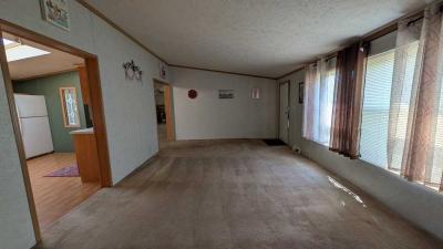 Photo 5 of 32 of home located at 25096 Canyon Cir Flat Rock, MI 48134