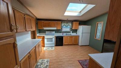 Mobile Home at 25096 Canyon Cir Flat Rock, MI 48134