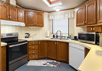 Photo 2 of 10 of home located at 25126 Deer Creek Flat Rock, MI 48134
