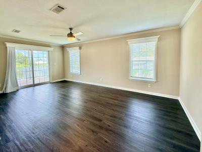 Photo 4 of 12 of home located at 7001 Liberty Drive Groveland, FL 34736