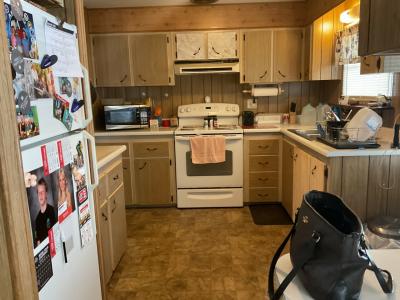 Photo 4 of 10 of home located at 15422 Lakeshore Villa Drive Tampa, FL 33613