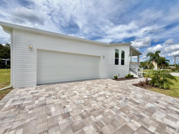 2026 GENESIS HOMES/Champion GENESIS G4603B Mobile Home