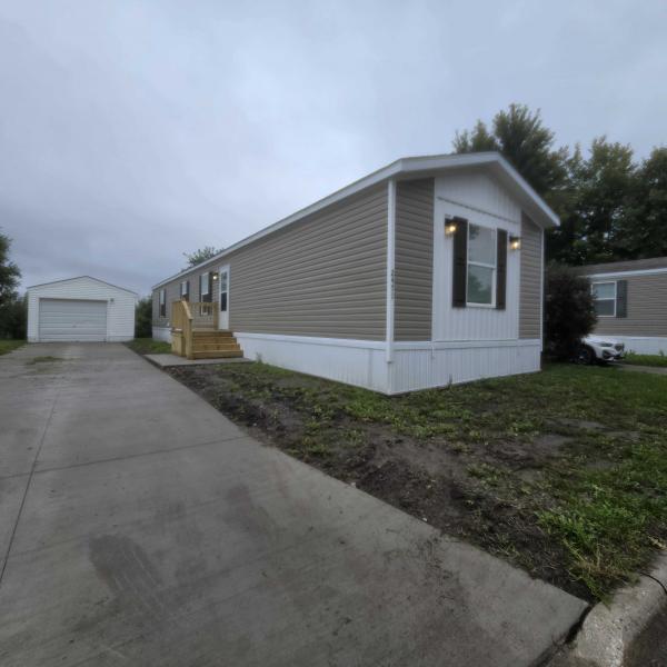 Photo 1 of 2 of home located at 2471 SE Sunset Dr. #202 Ankeny, IA 50021