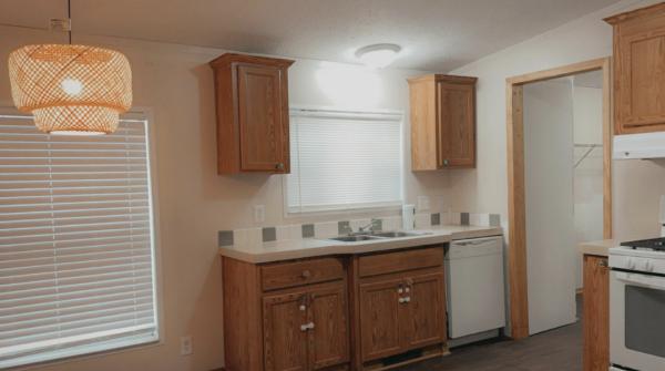 2005 Four Seasons Mobile Home For Sale