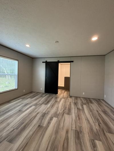 Photo 5 of 11 of home located at 106 Brookfield Dr Clinton, TN 37716