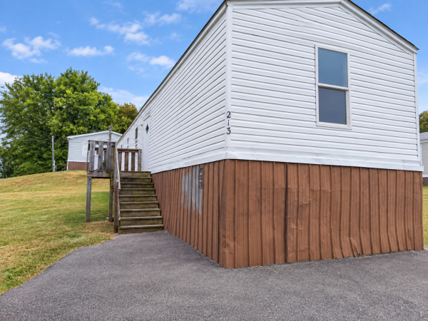 Photo 1 of 2 of home located at 213 Gaither Columbia, TN 38401